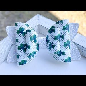 Gorgeous Clover St Patrick’s Day Bow